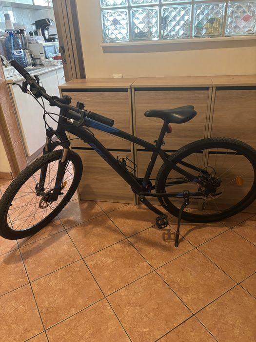Vând bicicletă Rockrider în stare foarte bună, aproape nefolosită.