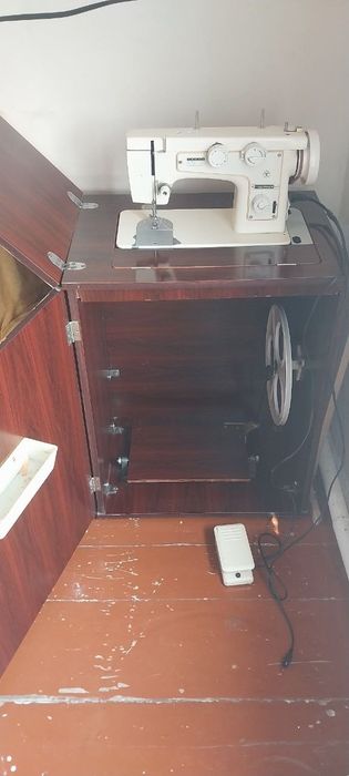 Швейная машинка ручная и электрика