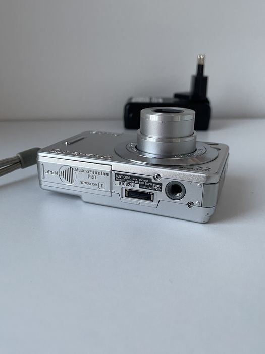 Aparat Foto Digital SONY Cyber-Shot DSC-W55 Silver 7.2 MP Senzor CCD 3x Optical Zoom