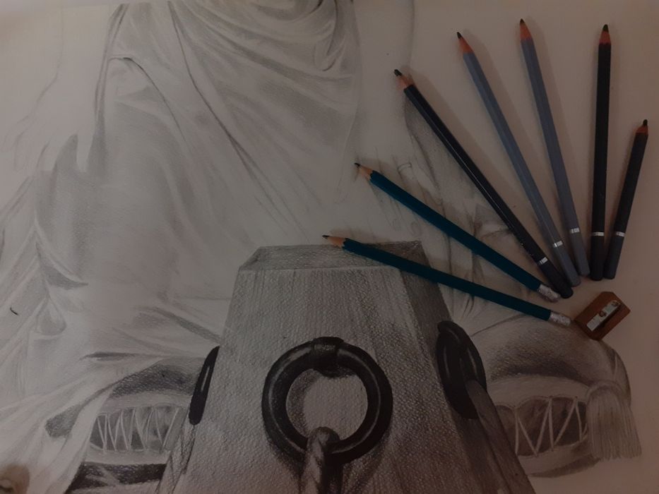 Portrete, tablouri si haine pictate