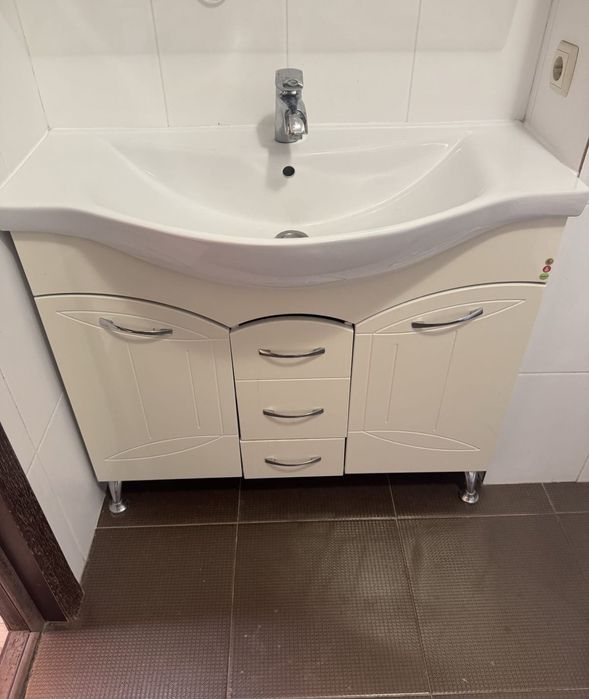 Шкаф даром даром в хорошем состоянии