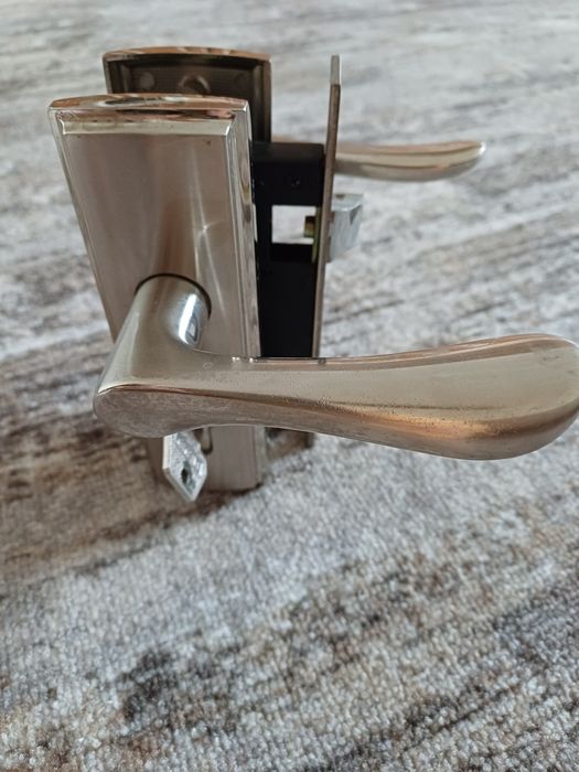 Замок врезной с ручками