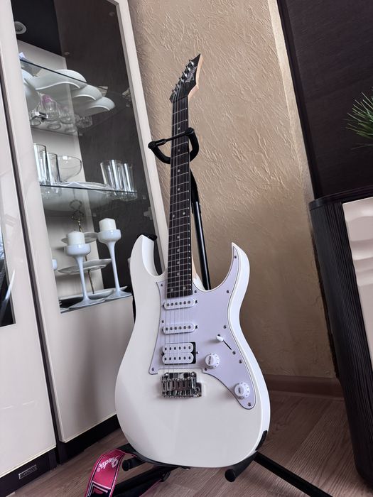 Электро гитара( Ibanez GIO GRG140-WH White)