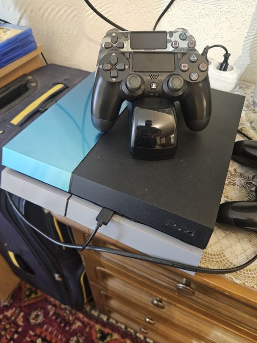 Игровая приставка Playstation 4