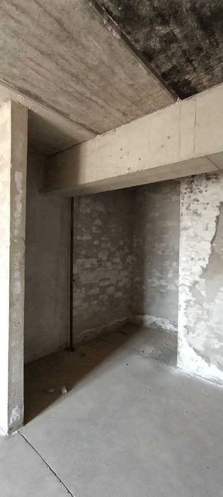 Квартира, коробка холатида, янги қурилиш