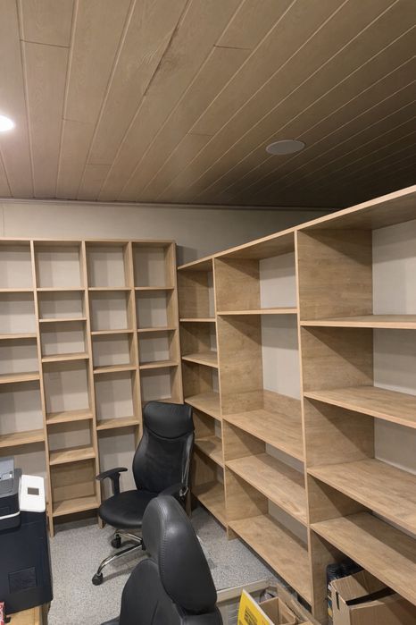 Рафтове и бюро за магазин