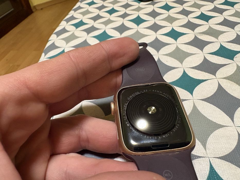 Apple Watch SE 44mm Gold GPS