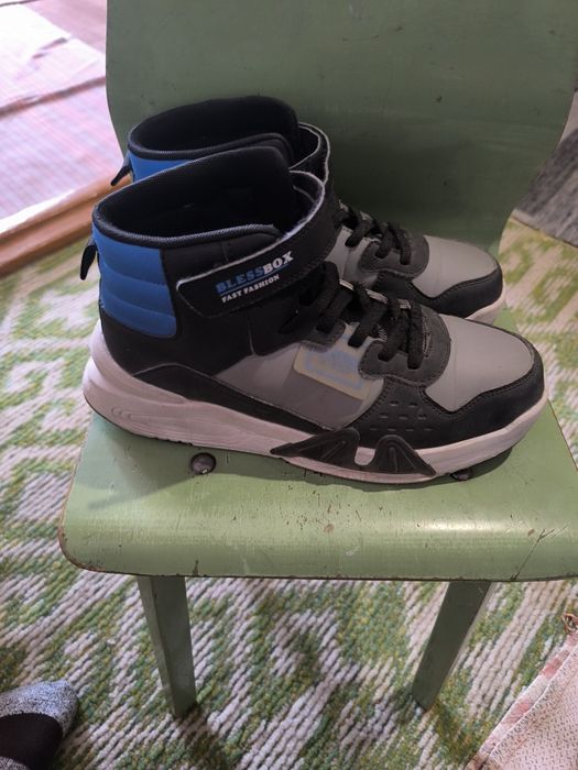 Отдам весенние ботинки