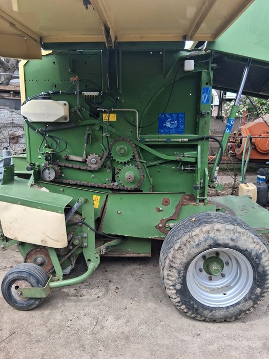 Presă balotat Krone 125 cu gresare automată legare cu plasă + ață sau schimb cu tractor cu încărcător 100 cai.
