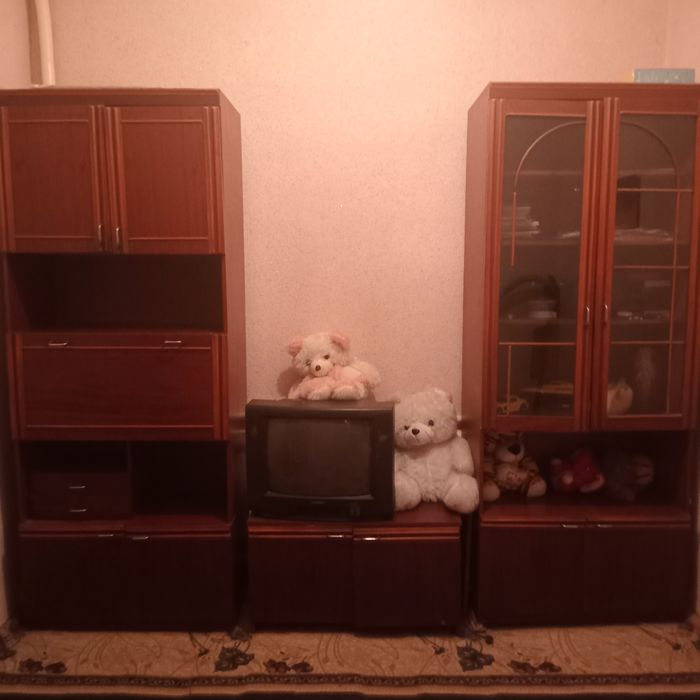 Срочно не дорого продам российскую стенку из красного дерева