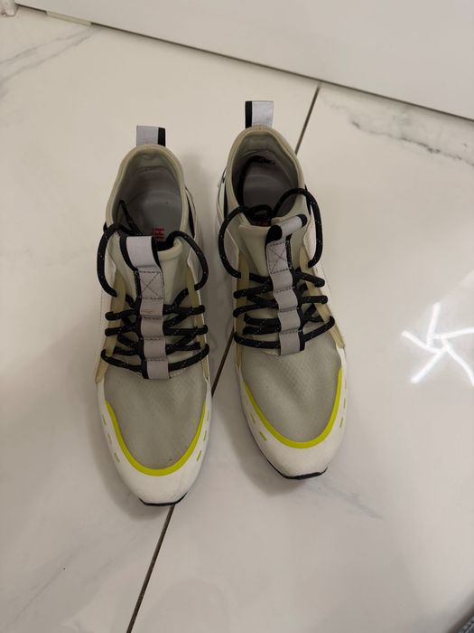 Гъзарски кецове на HUGO