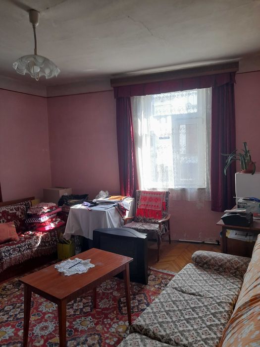Vand apartament 2 camere la curte comună zonă centrală Arad