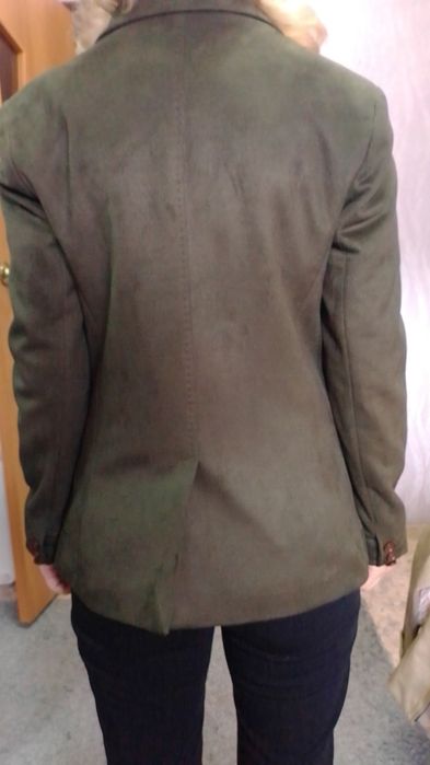 Продаю женский пиджак.