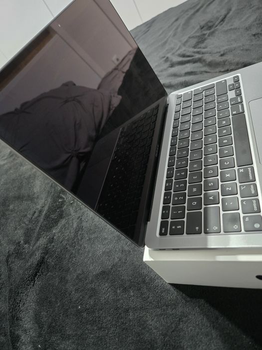 MackBook air  M1  8GB RAM, 512GB SSD