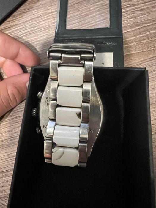 Часовник Swatch с мраморни камъни