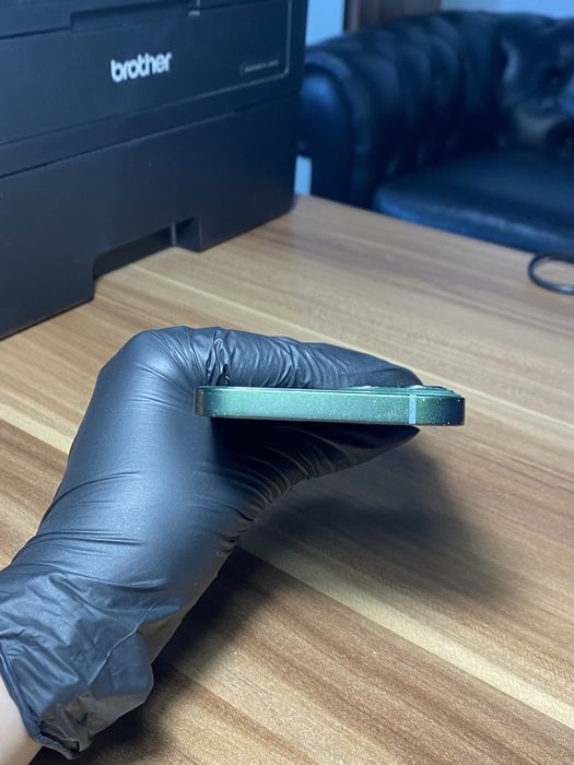 iPhone 13• 256 GB • Green