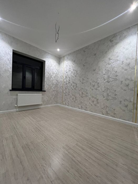 Toshkent viloyati Nurafshon shaxri markazida 2.75 sotixli 5 xonali uy