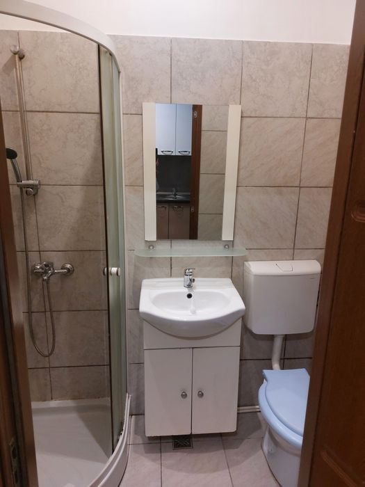 Închiriez garsoniera