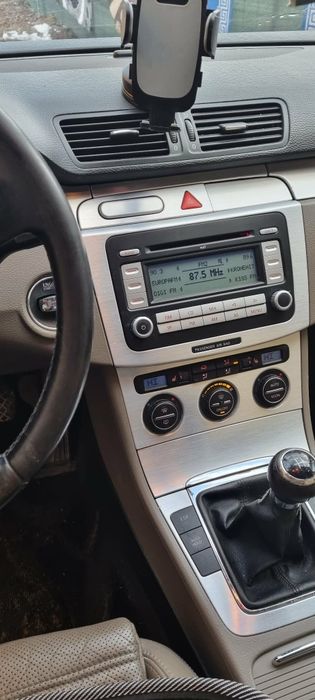 Vând Volkswagen Passat b6