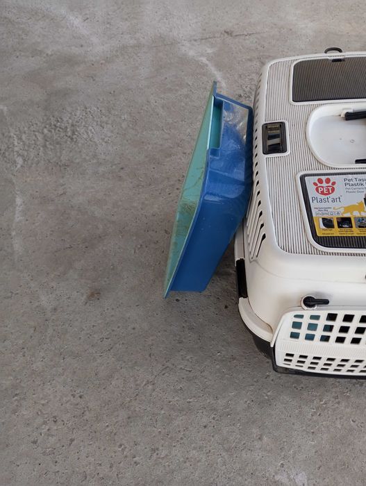 Домик для кошек почти новая