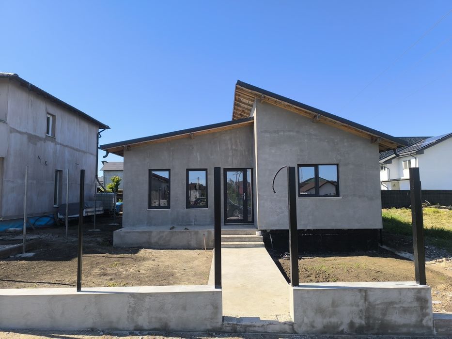 Casa moderna si spatioasa spre vanzare .