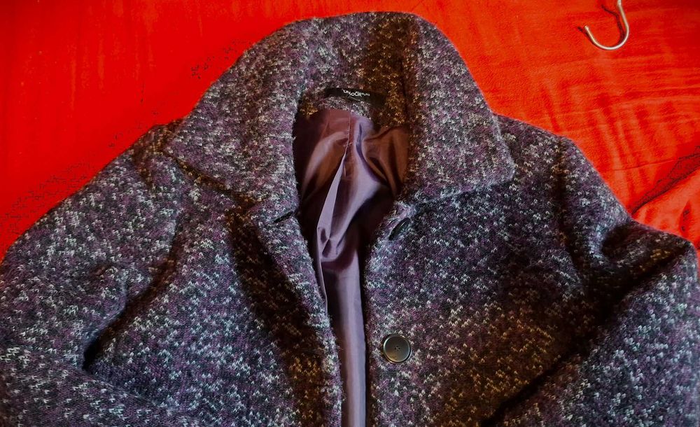 Късо жакардово палто от вълна на френската марка Un Jour Ailleurs