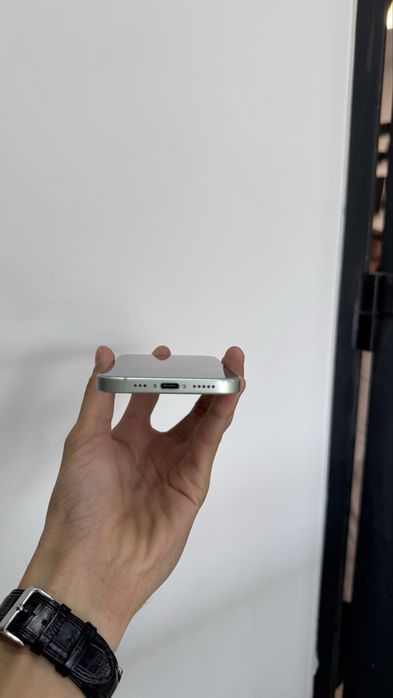 Iphone 15 Green