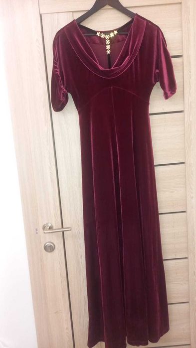 Продам вечернее платье длинное в пол