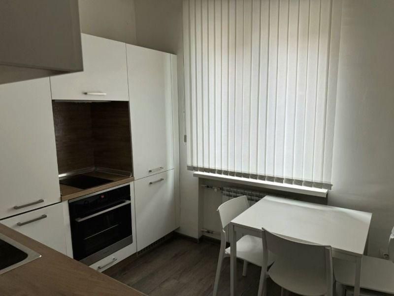 Дава се под наем Двустаен апартамент в София, Център - 76 кв.м за 796.62 € - Снимка #3