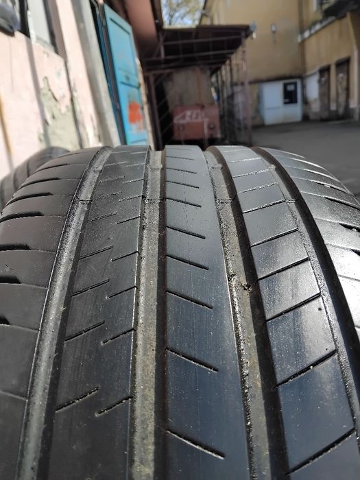 Vand 2 seturi anvelope Bridgestone cu două mărimi ptr.Bmw