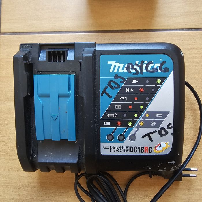 Masina gaurit/însurubat cu percutie Makita DHP 453