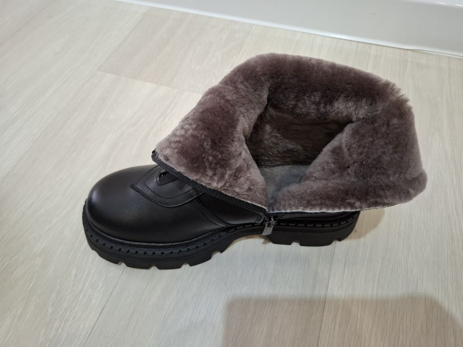 Продаются зимний обувь.