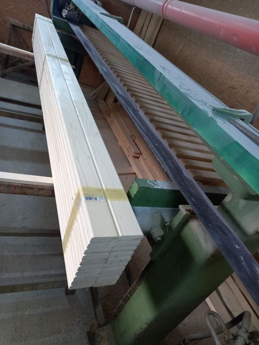 Riflaje lemn molid stratificat