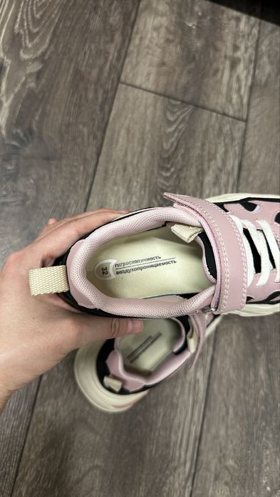 Кроссовки на весну новые