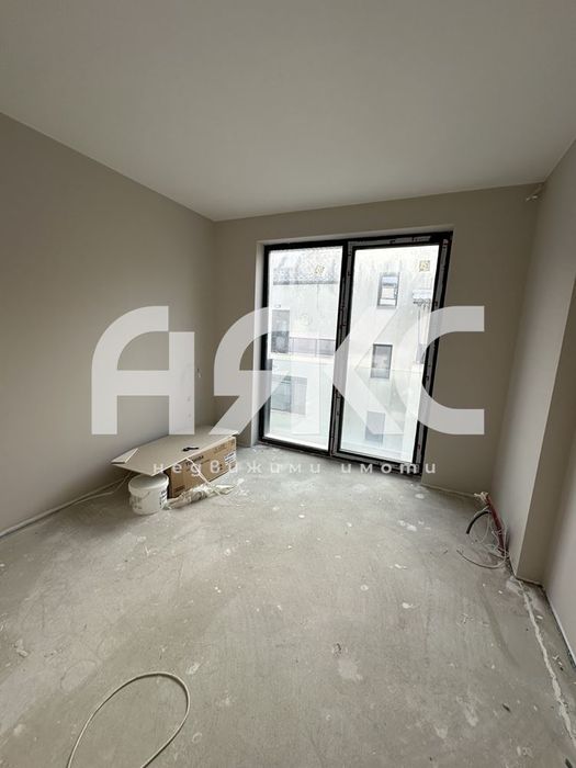 Тристаен апартмент в кв. Хладилника