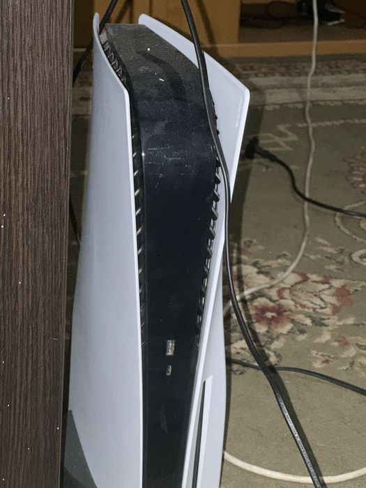 Продам Ps 5 в идиальном состоянии