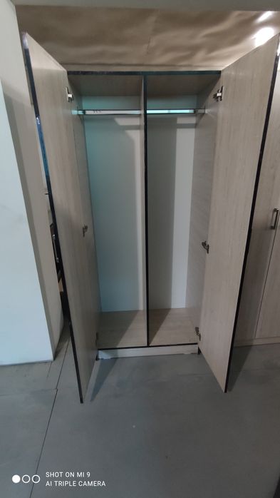 Шкаф для одежды полка и вешалка