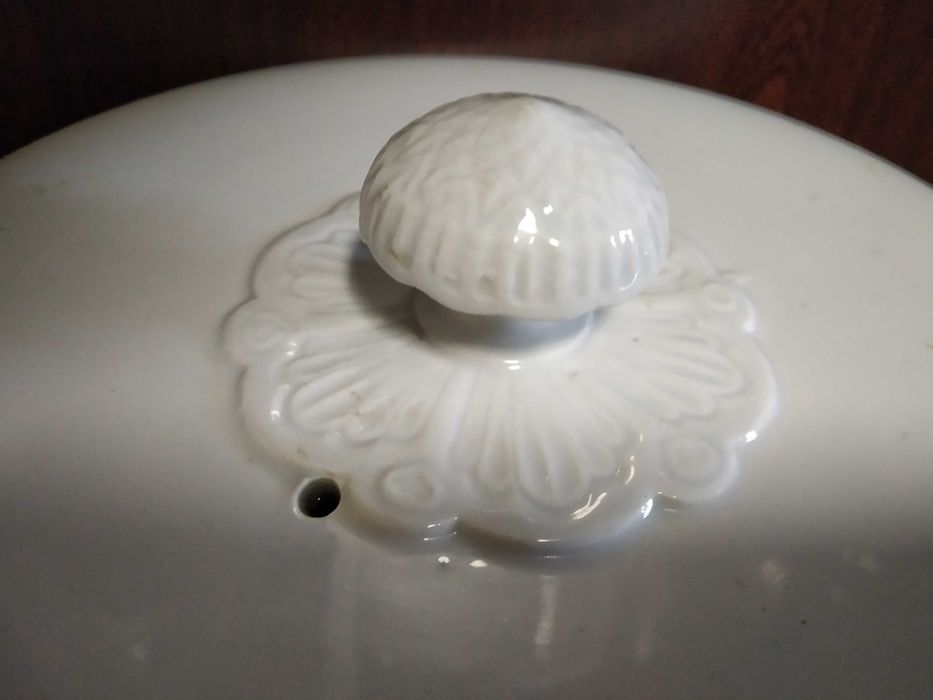 Супница. Фарфор. "Кузнецов М.С". Х1Х век.