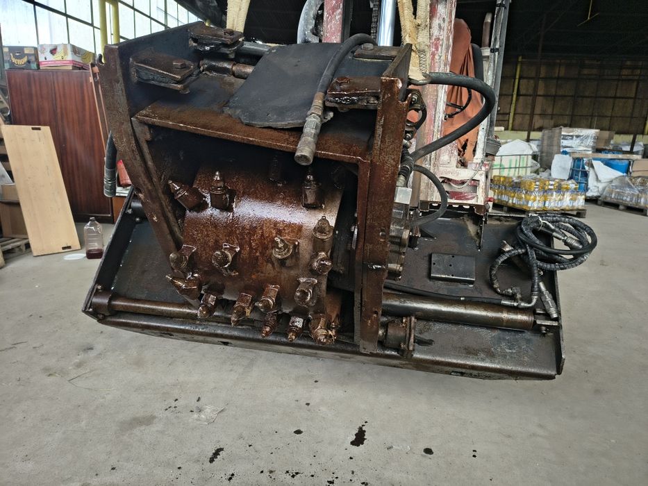 Mini incarcator bobcat frontal cu fresa