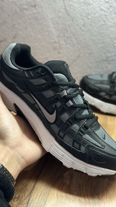 Продаются кроссовки NIKE P-6000
