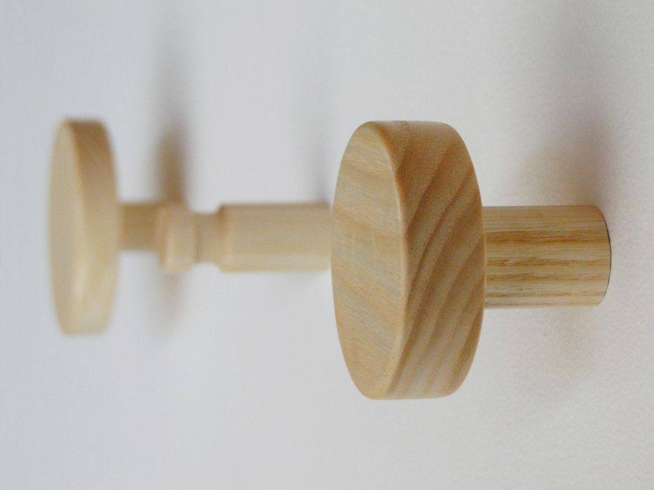 Дървени закачалки за стена