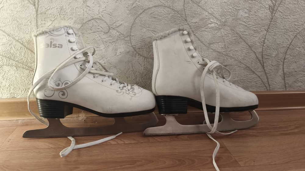Женские коньки. Состояние отличное. Мало использовали. Размер 36