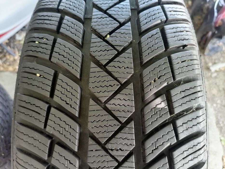 4 бр. Vredestein 225/50R18 DOT 2325.