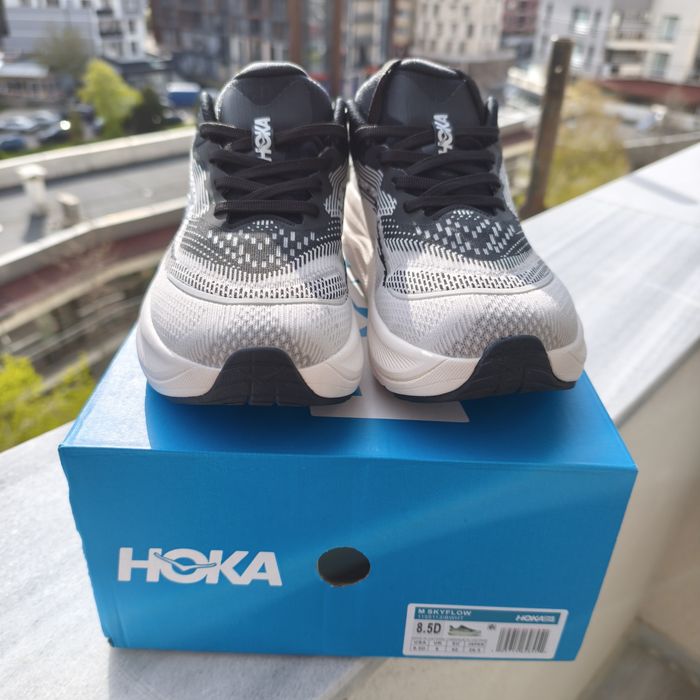 Hoka Skyflow in Black-White 42-43-44