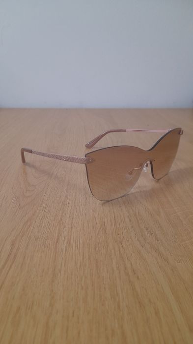 Guess - оригинални дамски слънчеви очила модел GU7549 28U
