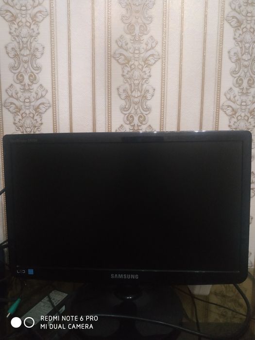 Kampuyutr Delux ekran