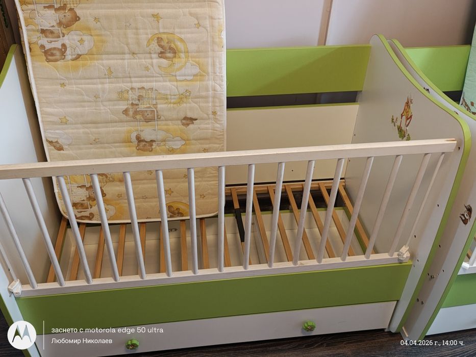 2 броя детски легла Lorelli с люлеещ механизъм.