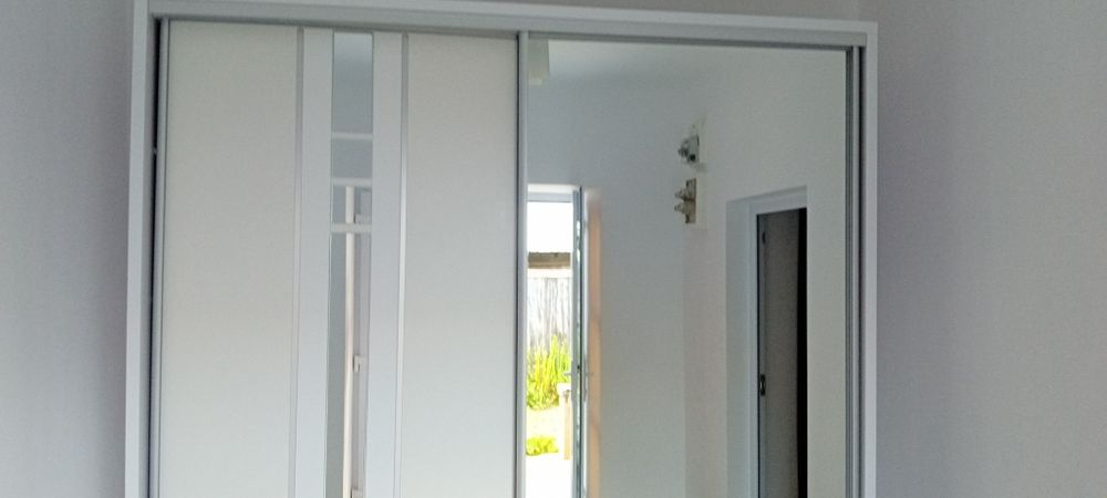 Vand dressing cu usi culisante