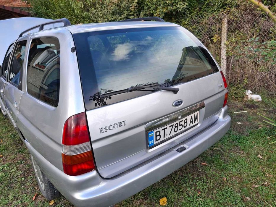 Ford Escort 1.8 (105 к.с) бензин