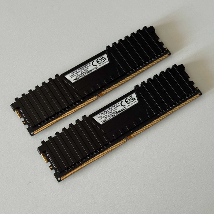 Memorie RAM Corsair Vengeance LPX Black 32GB, DDR4, 3200MHz, CL16